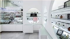 西班牙香水化妆品展柜定制中强展柜